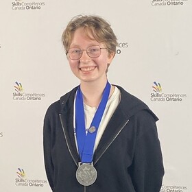 une médaille d'argent pour Eliot en Création de mode