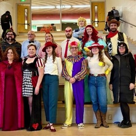 Les enseignants de l'école déguisés pour l'Halloween